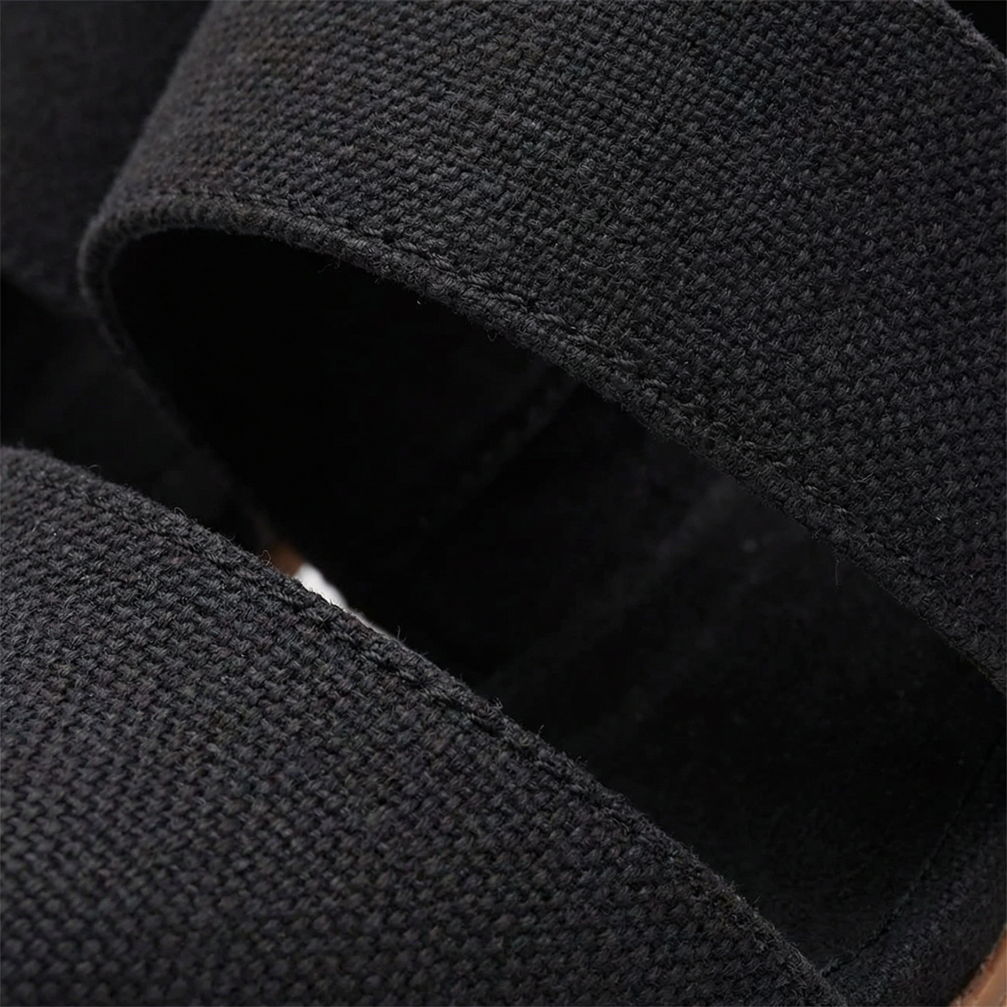 Czółenka Milan z Zakrytymi Palcami – Geometryczna Skóra PU, Wkładka CloudBound, Zamek Boczny