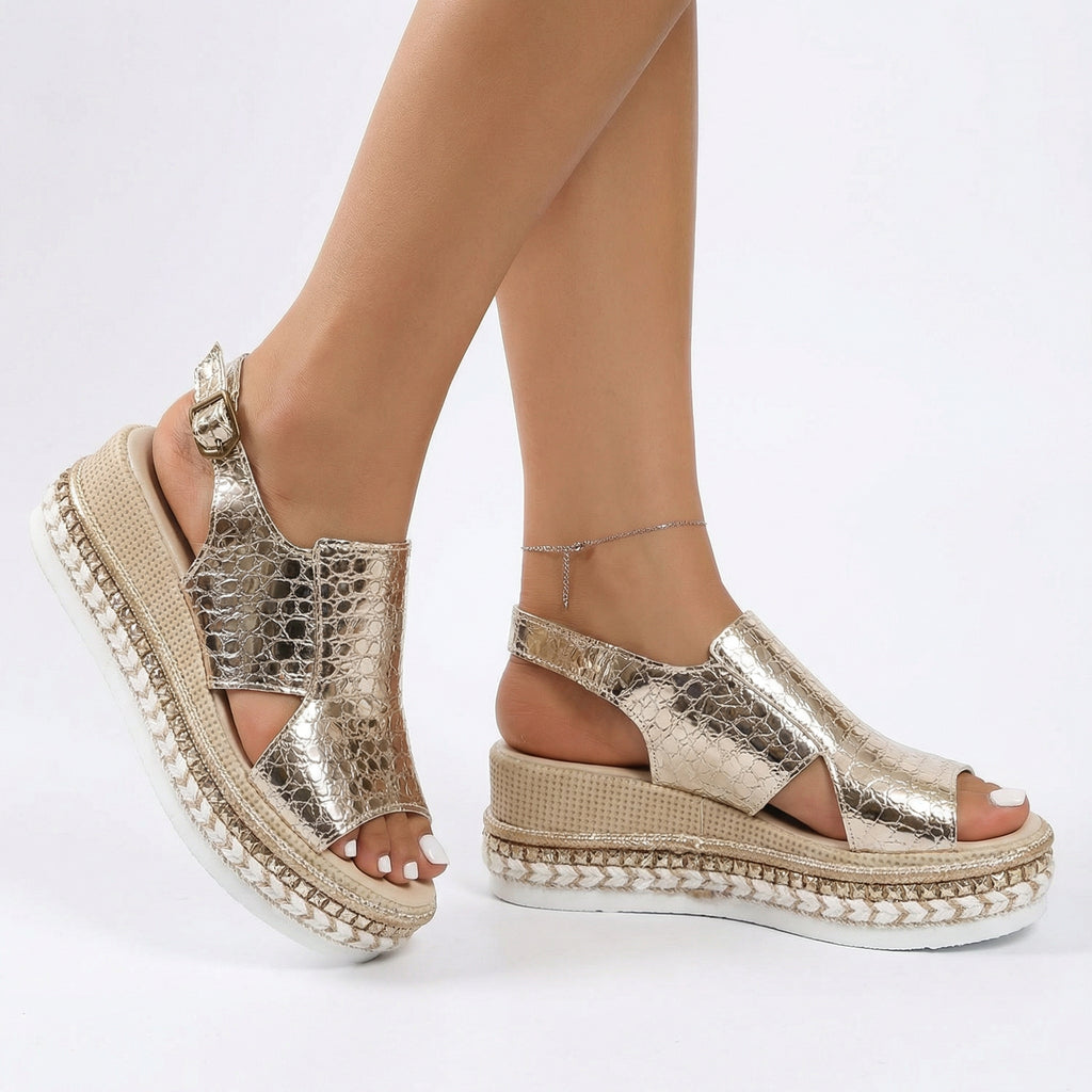 Metaliczne Sandały na Platformie – Szerokie Noski (Extra-Wide), Obcas 7 cm, Regulowany Pasek