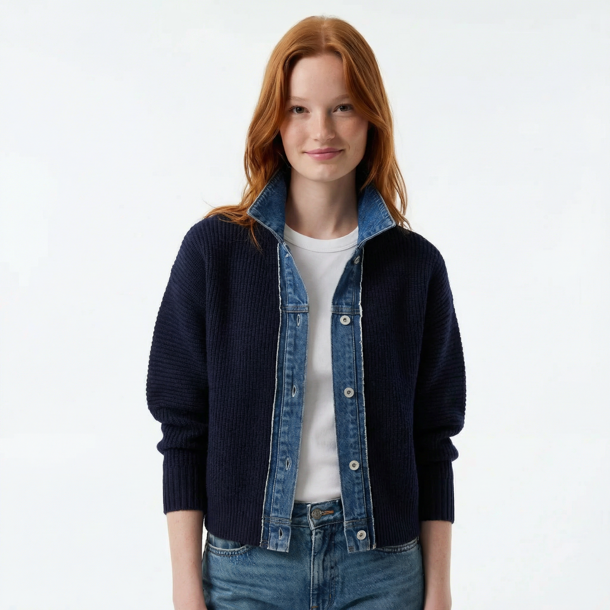 Granatowy Kardigan z Jeansowym Wykończeniem – Prążkowany Materiał, Dopasowany Krój, Usztywniana Plisa