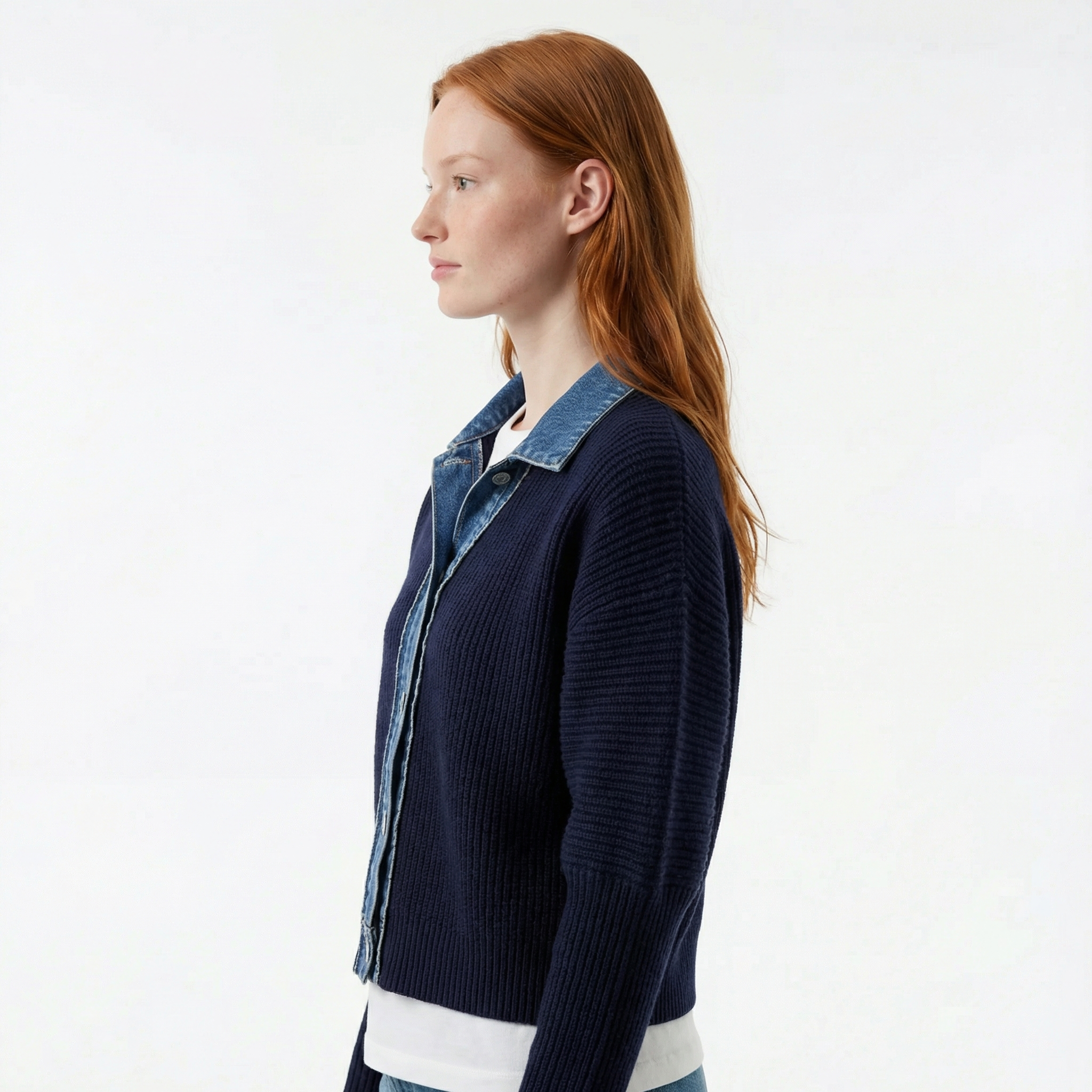 Granatowy Kardigan z Jeansowym Wykończeniem – Prążkowany Materiał, Dopasowany Krój, Usztywniana Plisa