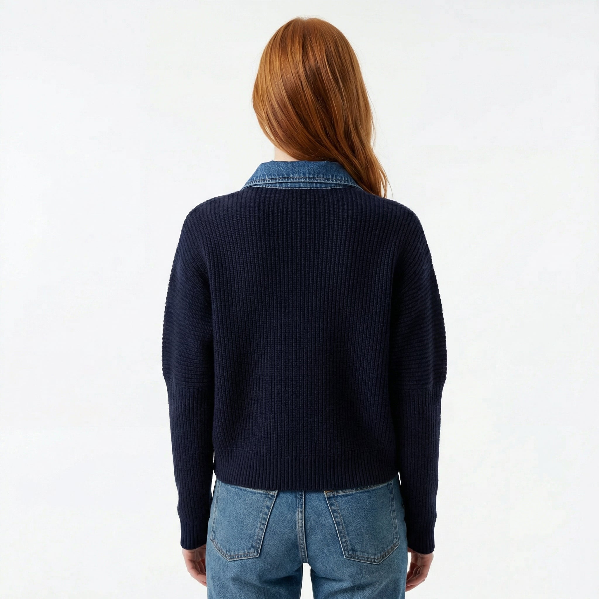 Granatowy Kardigan z Jeansowym Wykończeniem – Prążkowany Materiał, Dopasowany Krój, Usztywniana Plisa