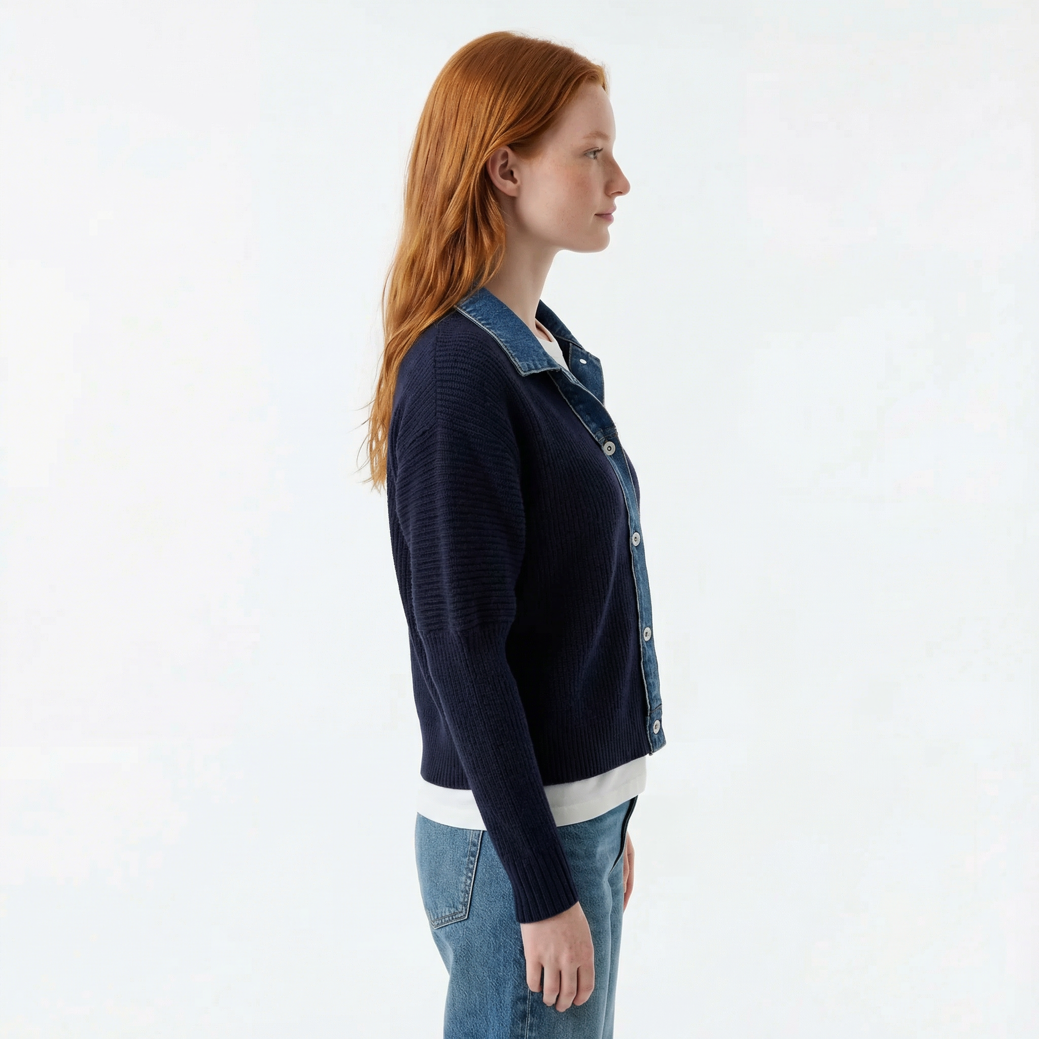 Granatowy Kardigan z Jeansowym Wykończeniem – Prążkowany Materiał, Dopasowany Krój, Usztywniana Plisa