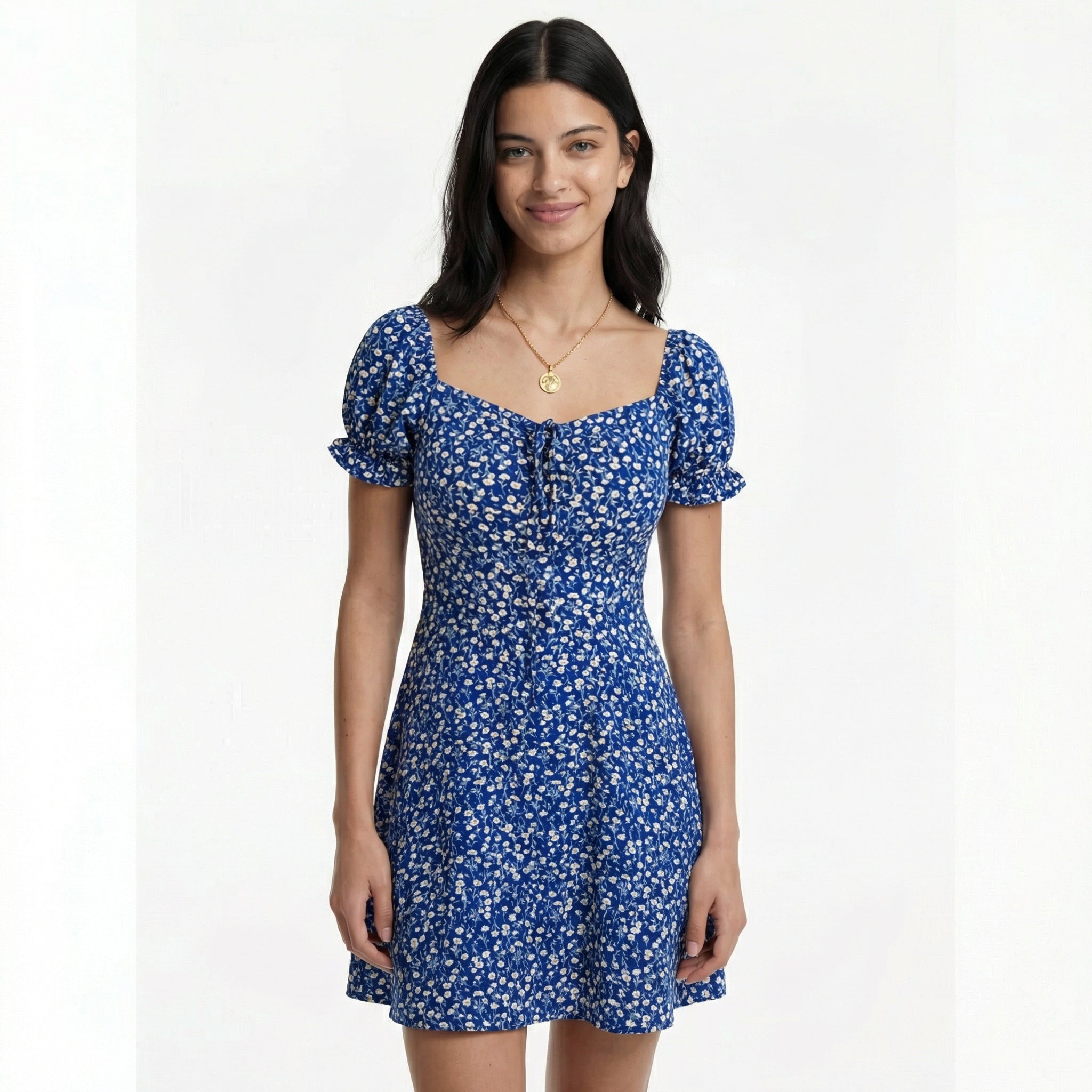 Kwiatowa Sukienka z Odkrytymi Ramionami – Romantyczny Wzór w Kwiaty, Dopasowana Talia, Styl na Letnie Przyjęcia