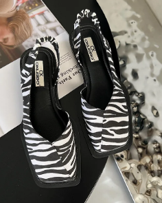 Damskie Sandały Lea z Kwadratowym Noskiem i Paskiem na Piętę – Nowoczesny Design, Korzystne Dopasowanie, Syntetyczna Cholewka