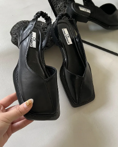 Damskie Sandały Lea z Kwadratowym Noskiem i Paskiem na Piętę – Nowoczesny Design, Korzystne Dopasowanie, Syntetyczna Cholewka